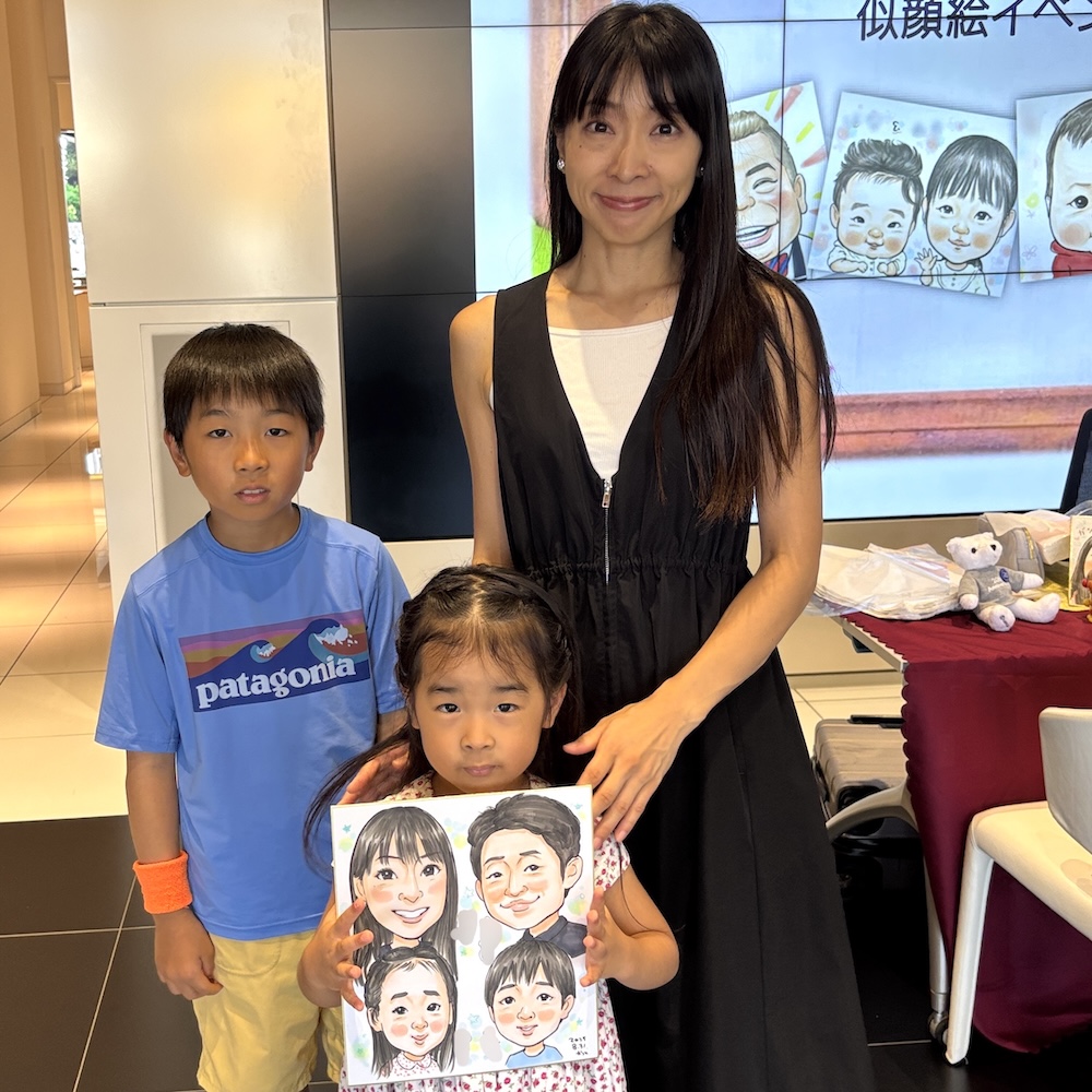 家族4人の似顔絵。お父様はお写真からお描きしました。